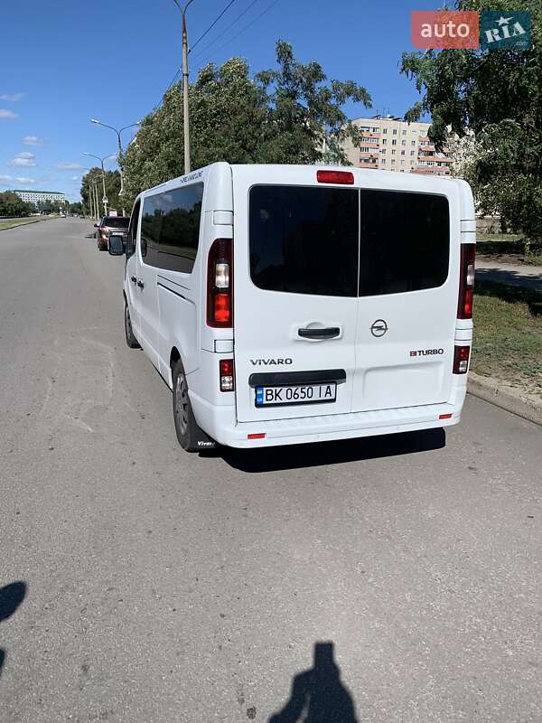 Минивэн Opel Vivaro 2016 в Черновцах