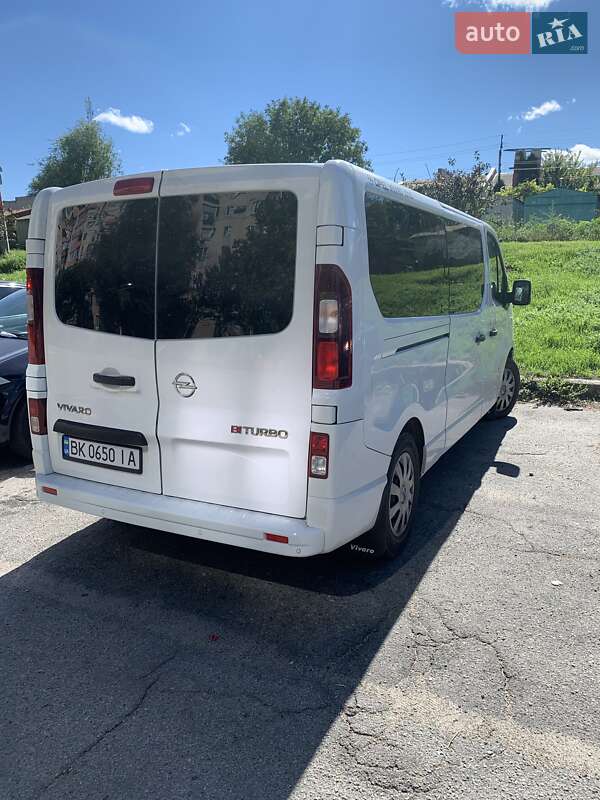 Минивэн Opel Vivaro 2016 в Черновцах