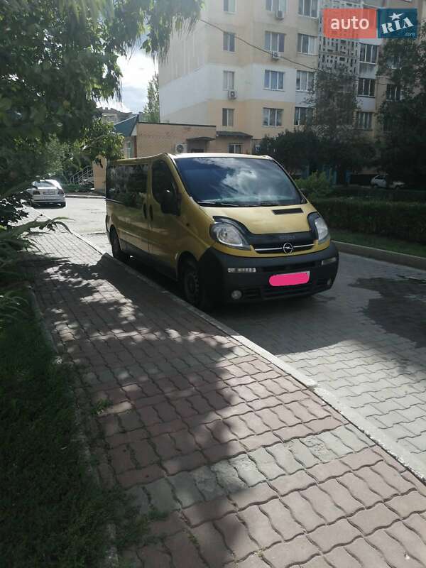 Минивэн Opel Vivaro 2004 в Новоселице