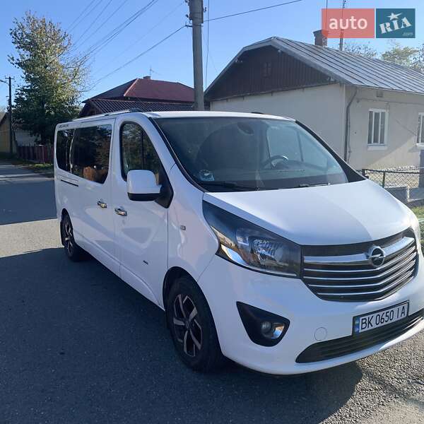 Минивэн Opel Vivaro 2016 в Черновцах