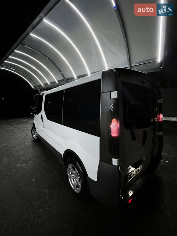 Мінівен Opel Vivaro 2005 в Віньківцях