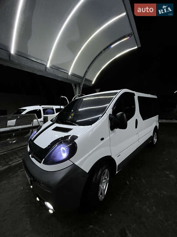 Мінівен Opel Vivaro 2005 в Віньківцях