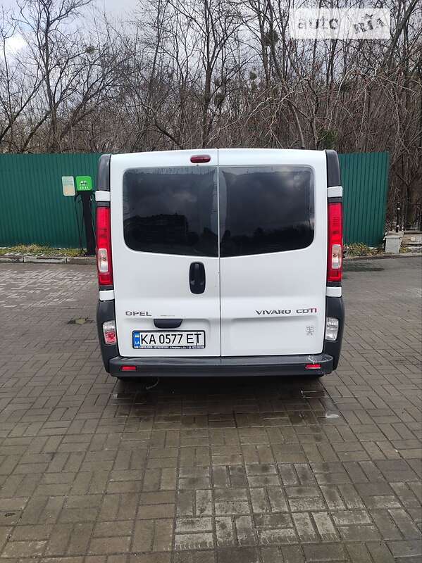 Грузовой фургон Opel Vivaro 2011 в Киеве