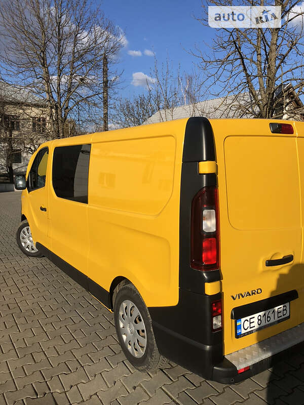 Вантажний фургон Opel Vivaro 2016 в Чернівцях