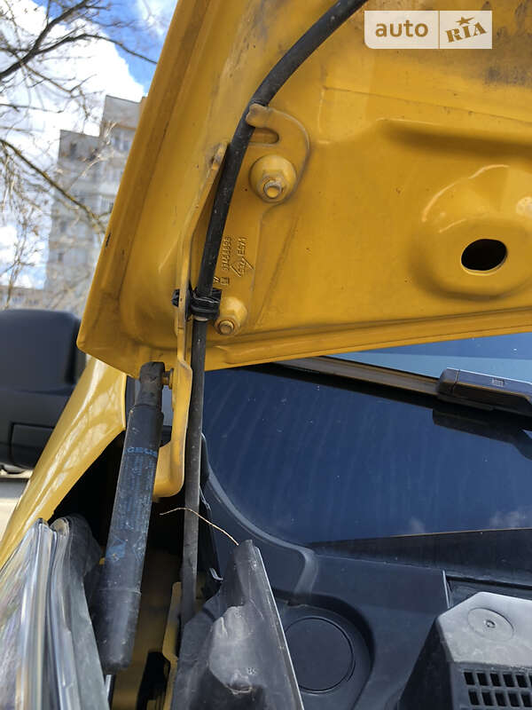 Вантажний фургон Opel Vivaro 2016 в Чернівцях