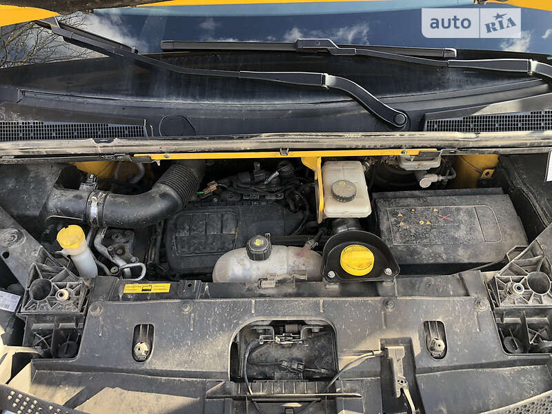 Вантажний фургон Opel Vivaro 2016 в Чернівцях