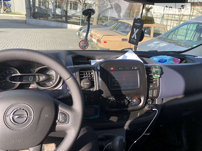 Вантажний фургон Opel Vivaro 2016 в Чернівцях