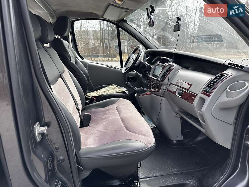 Минивэн Opel Vivaro 2004 в Звягеле