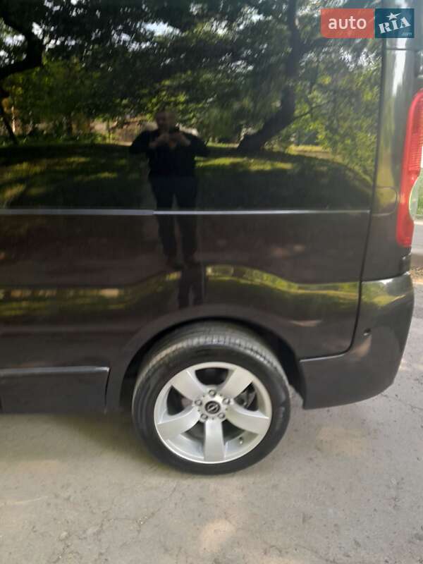 Минивэн Opel Vivaro 2007 в Городенке