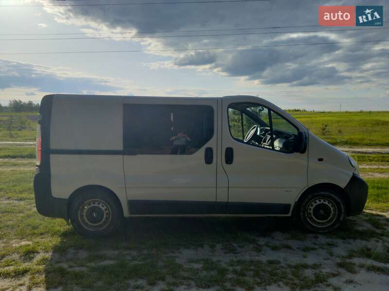 Мінівен Opel Vivaro 2003 в Володимирці