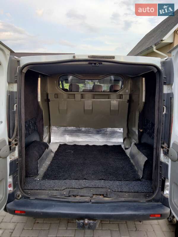 Мінівен Opel Vivaro 2003 в Володимирці
