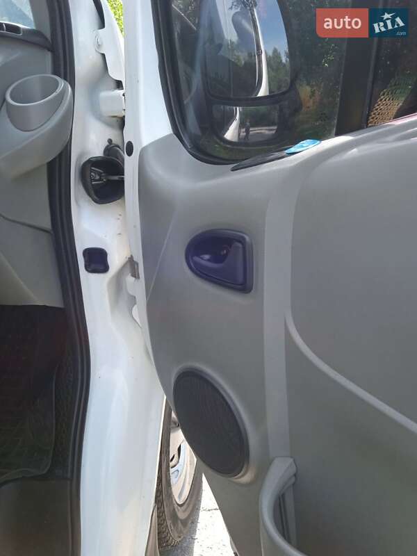 Мінівен Opel Vivaro 2007 в Звягелі