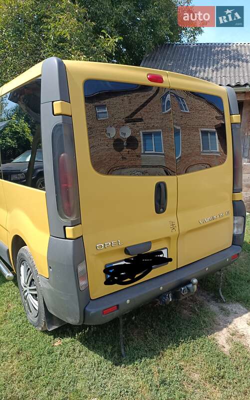 Минивэн Opel Vivaro 2003 в Золочеве