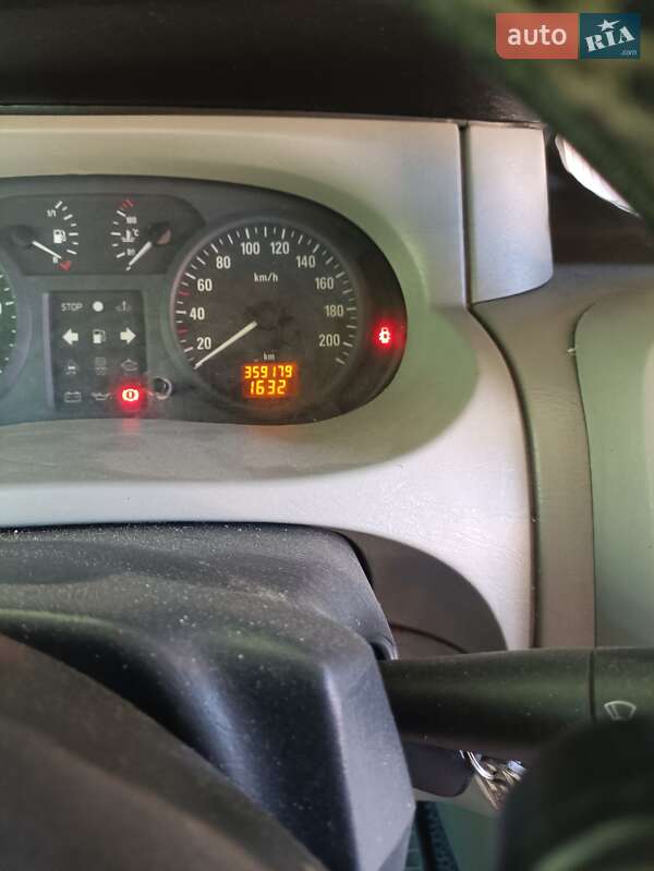 Минивэн Opel Vivaro 2003 в Золочеве