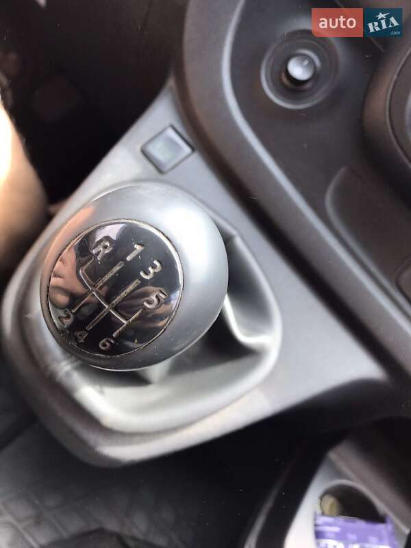 Минивэн Opel Vivaro 2015 в Александрие