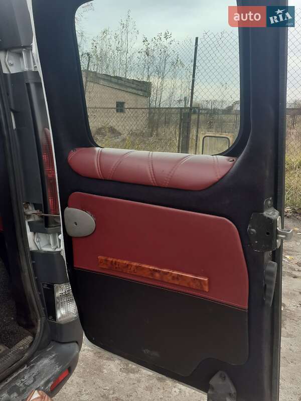 Мінівен Opel Vivaro 2006 в Чернігові