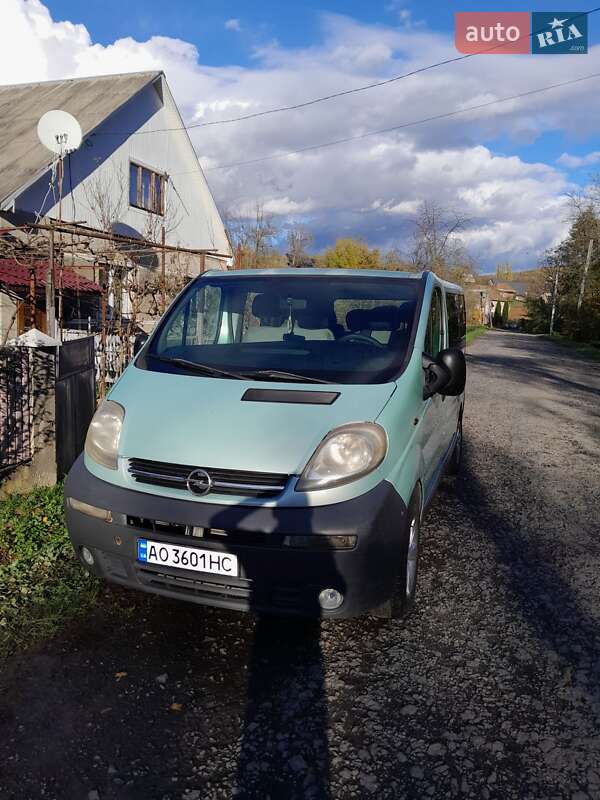 Минивэн Opel Vivaro 2002 в 