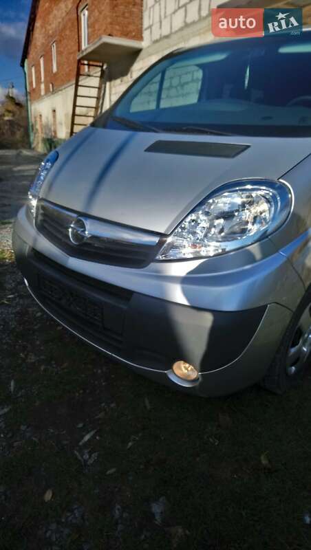 Минивэн Opel Vivaro 2014 в Виньковцах