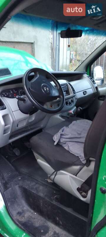 Мінівен Opel Vivaro 2003 в Романіву