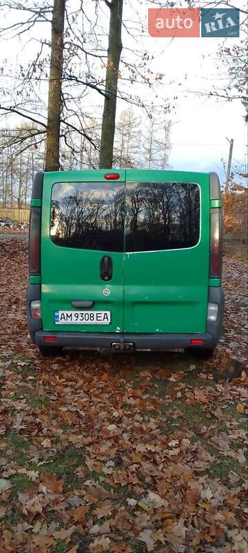Мінівен Opel Vivaro 2003 в Романіву