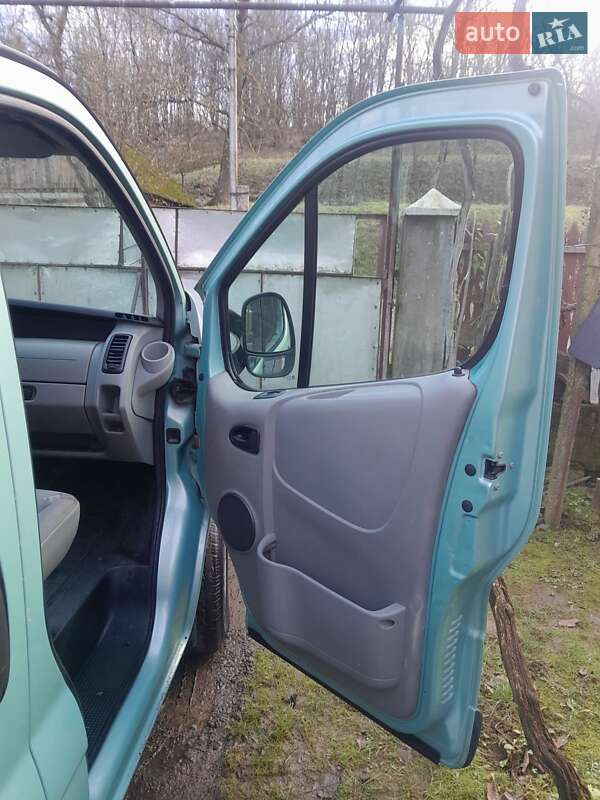 Мінівен Opel Vivaro 2002 в Мукачевому