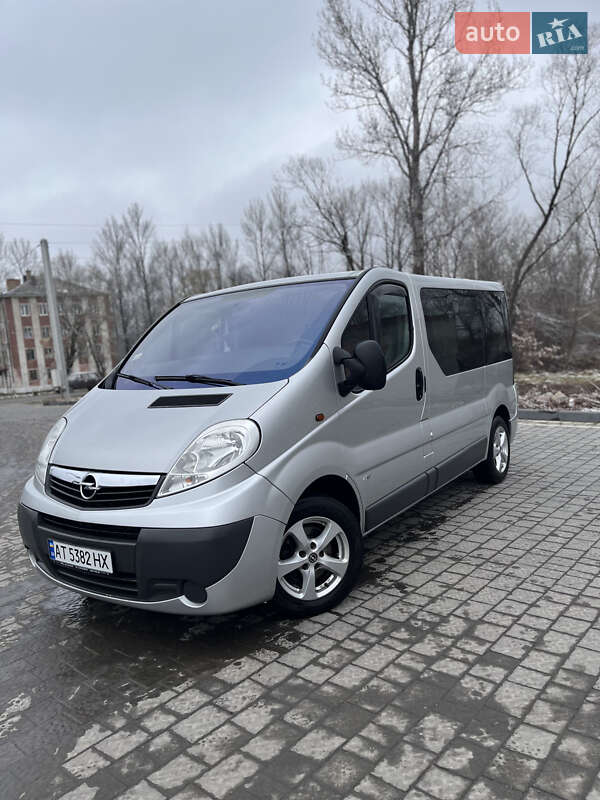 Минивэн Opel Vivaro 2009 в Надворной