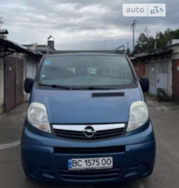 Минивэн Opel Vivaro 2013 в Ужгороде