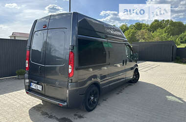 Вантажопасажирський фургон Opel Vivaro 2004 в Коломиї