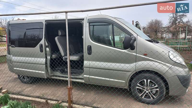 Мінівен Opel Vivaro 2013 в 