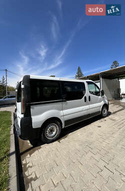 Мінівен Opel Vivaro 2003 в Сторожинці