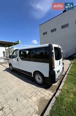 Мінівен Opel Vivaro 2003 в Сторожинці