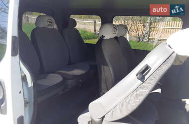 Мінівен Opel Vivaro 2003 в Сторожинці