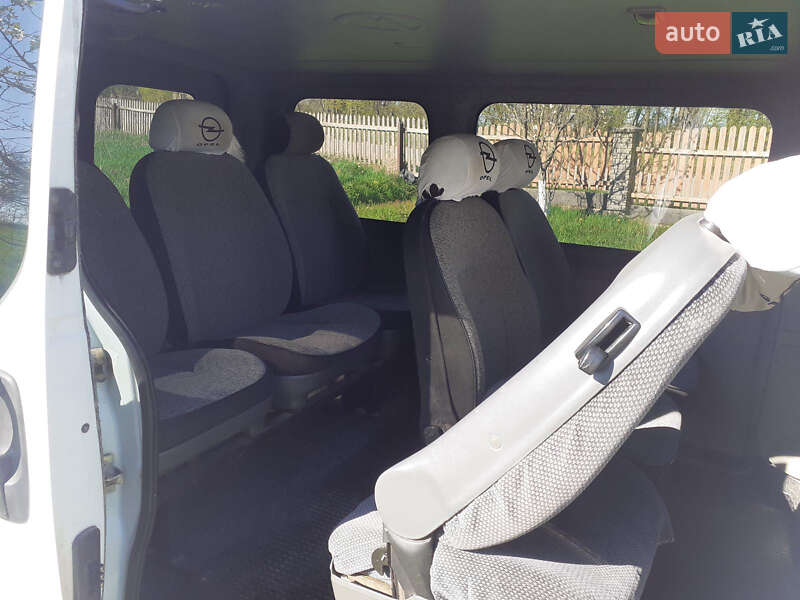 Минивэн Opel Vivaro 2003 в Сторожинце