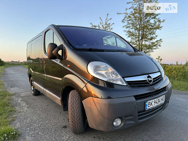 Минивэн Opel Vivaro 2007 в Ровно