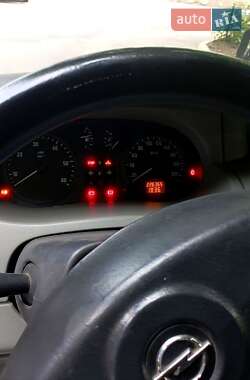 Минивэн Opel Vivaro 2004 в 