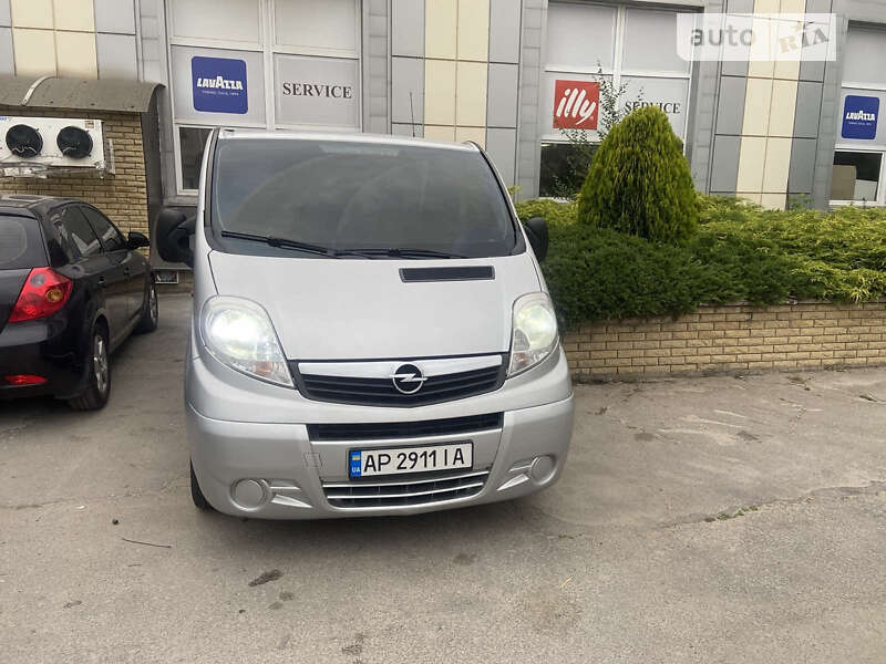 Мінівен Opel Vivaro 2012 в Запоріжжі