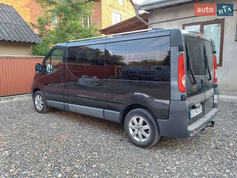 Минивэн Opel Vivaro 2011 в Новоселице