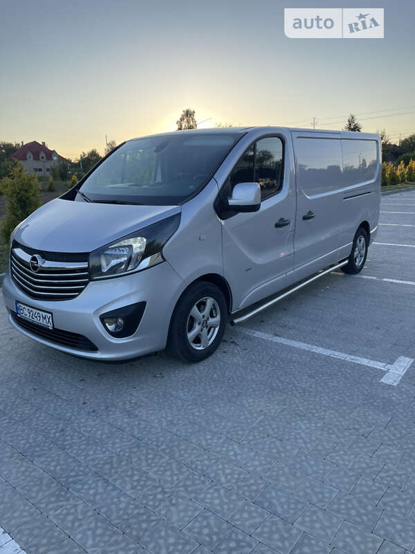 Вантажний фургон Opel Vivaro 2017 в Мостиській