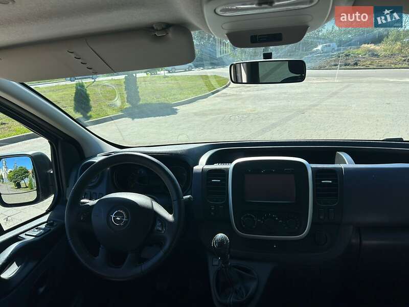 Мінівен Opel Vivaro 2015 в Львові