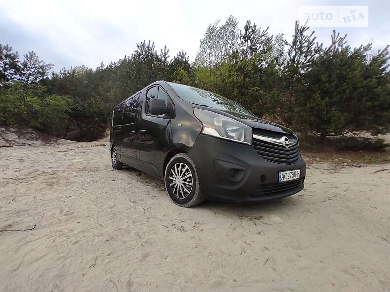 Мінівен Opel Vivaro 2015 в Львові