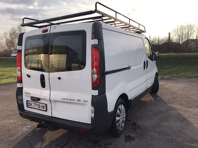 Грузовой фургон Opel Vivaro 2003 в Костополе