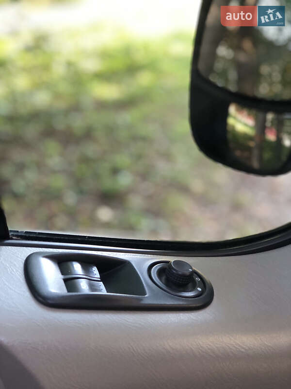 Минивэн Opel Vivaro 2012 в Ивано-Франковске