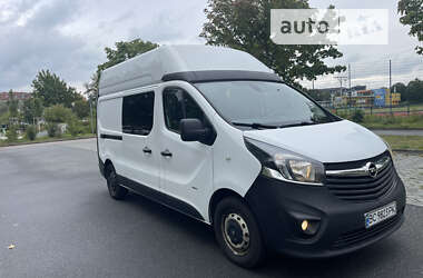 Вантажний фургон Opel Vivaro 2015 в Дрогобичі