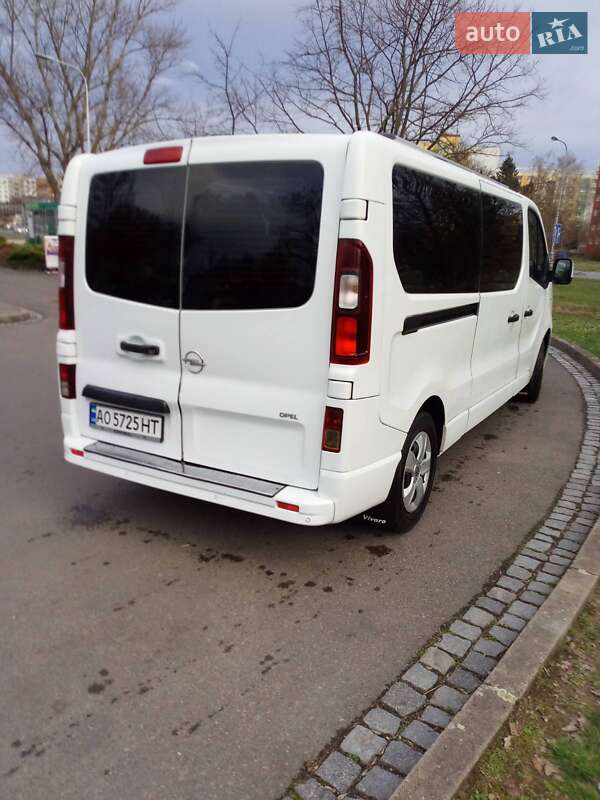 Мінівен Opel Vivaro 2015 в Нересниці