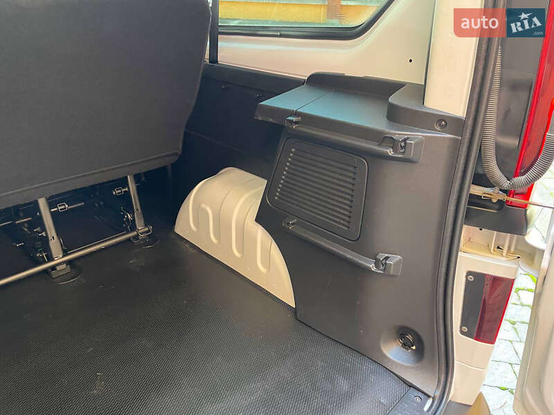 Мінівен Opel Vivaro 2016 в Коломиї