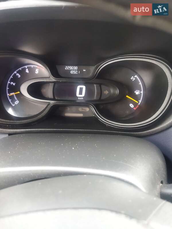 Мінівен Opel Vivaro 2015 в Львові