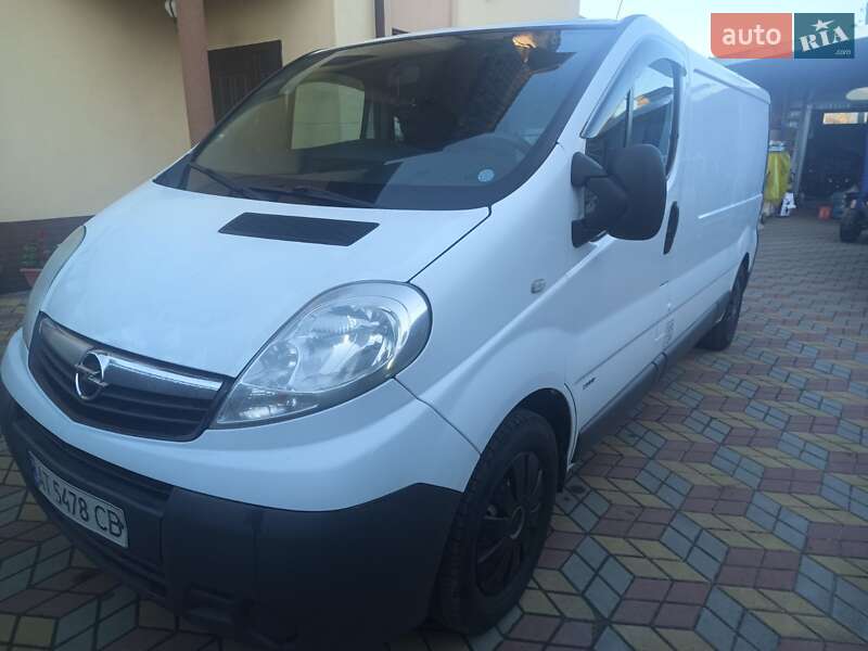 Грузовой фургон Opel Vivaro 2013 в Болехове