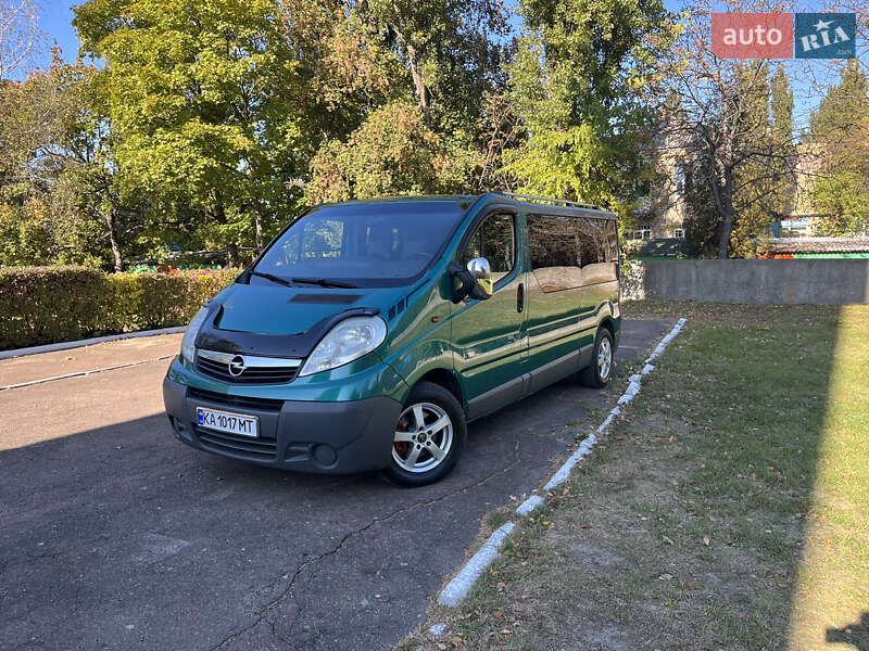 Минивэн Opel Vivaro 2011 в Киеве