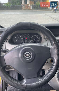 Минивэн Opel Vivaro 2004 в 
