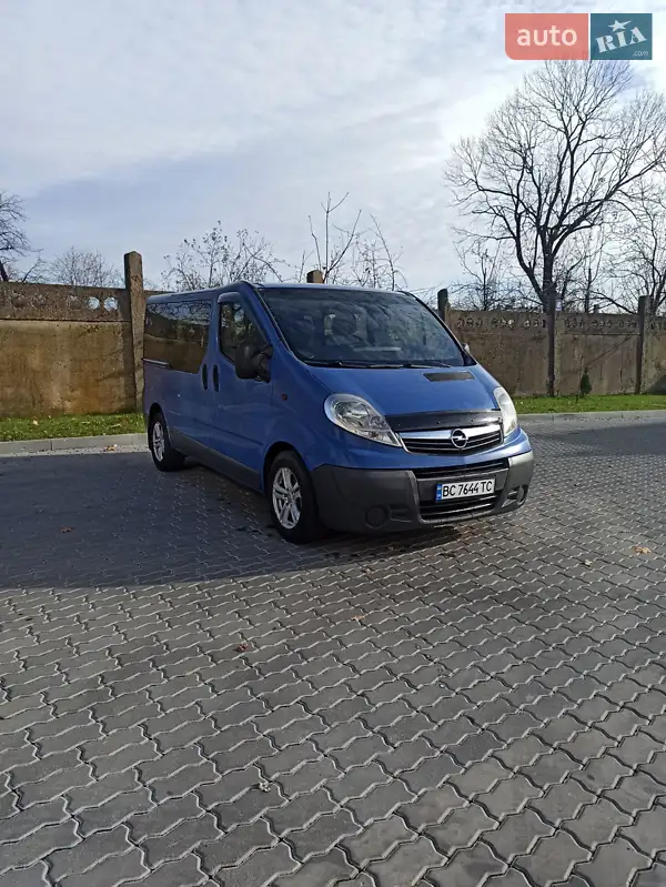 Минивэн Opel Vivaro 2009 в 